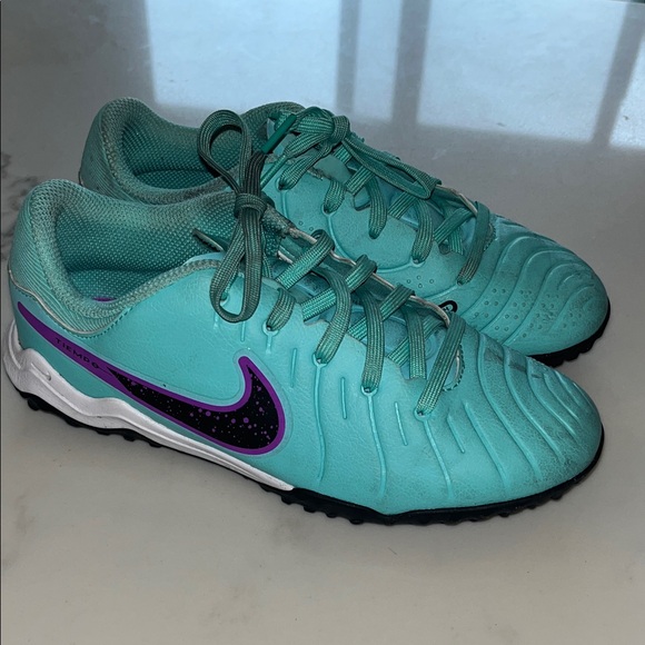 Nike Jr Legend 10 Academy TF - Turquoise futsol shoes . Size 3 - Picture 1 of 6